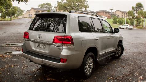 Toyota Landcruiser Series Sahara Review Discoverauto