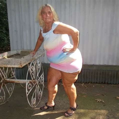 Granny S Cumming 56yo GILF Amber Connors Fucking Machine Porn XHamster