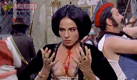 Naked Marilù Tolo in The Five Days