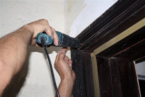 Монтаж входной металлической двери своими руками: видео-инструкция