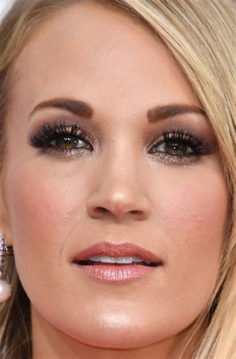 Close Up Of Carrie Underwood At The Golden Globe Awards Carrie