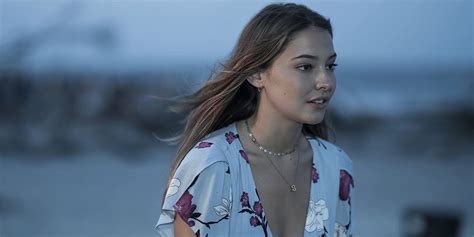 Outer Banks Cast & Character Guide: Who Plays The Pogues