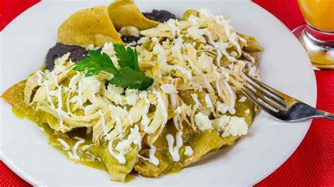 Receta Fácil ¿cómo Hacer Chilaquiles Verdes Con Pollo Sibeti Recetas