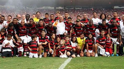 Campeão pelo Flamengo em 2009 revela torcida pelo Santos no Brasileirão