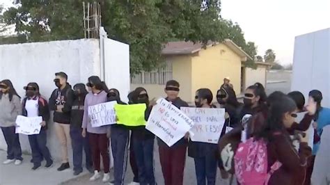 Corren a maestro de escuela por gay alumnos protestan VIDEO El Mañana de Nuevo Laredo