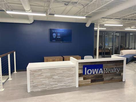 Iowa Realty Renovates Flagship Office in Des Moines - Story Construction