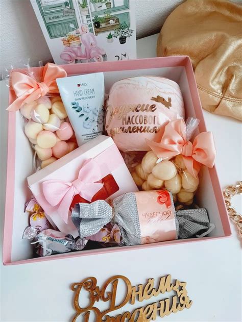 Нежный подарок для девушки | Manualidades, Canasta de regalo ...