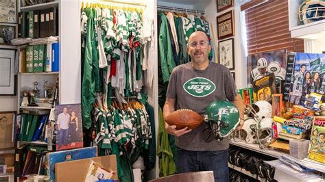 Old Westbury superfan has world's largest Jets memorabilia collection ...
