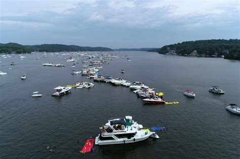 6 Best Boats For Lake Of The Ozarks Lake Access