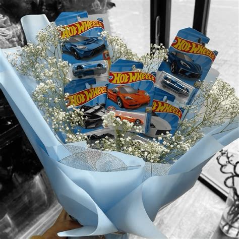 Ramo Hot Wells Día del Novio Arreglos Florales Florería Bloom