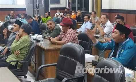 Kerja Enam Bulan Panitia Pilkades Hanya Dibayar Rp 3 Juta Radar