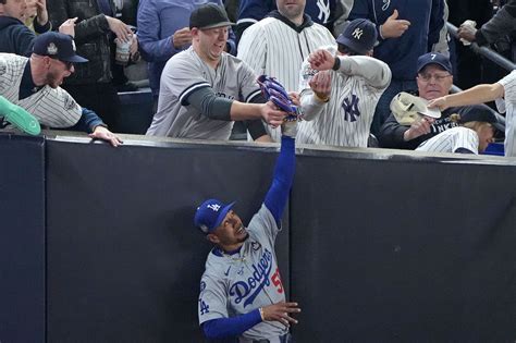 Yankees Revoke Tickets Of Ejected Fans Gift Them To Cancer Patient