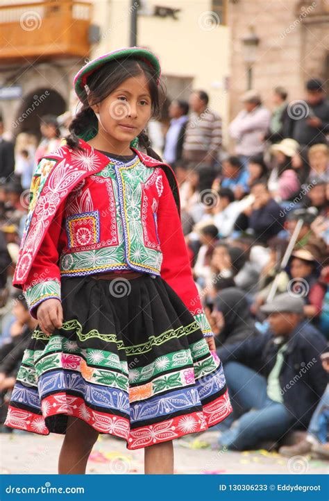 Peruvian Woman in Traditional Clothing Editorial Stock Photo - Image of ...