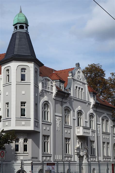 Immobilien GmbH gründen-Wie man durch Immobilien Geld spart