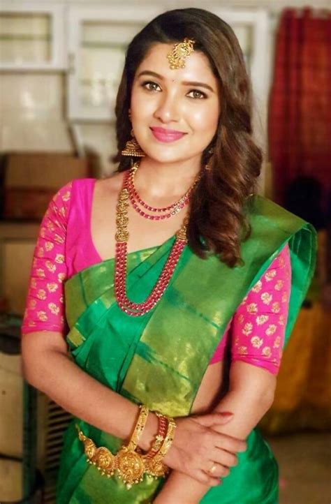 Vani Bhojan Hot Photos Pics New Images HD Wallpapers