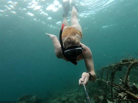 Kinky Splash Eating A Banana Underwater Naked