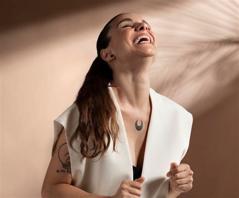 Free Photo Portrait Of Stylish Brunette Woman Posing And Smiling