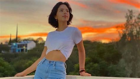 Ángela Aguilar aparece en bikini y le dicen que la gente no merece verla así ella responde