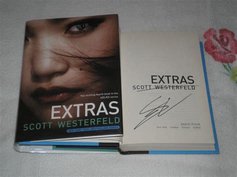 Extras Signed By Westerfeld Scott Near Fine Hardcover 2007 1st