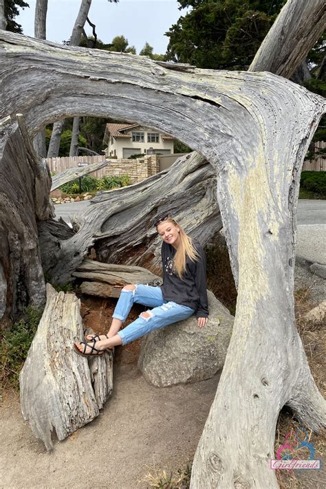 Blonde Babe Paris White Displays Her Inviting Shaved Pussy Up Close