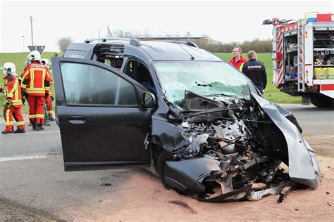 Th Ringen Auto Kracht In G Lle Lkw Ganze Familie Schwer Verletzt