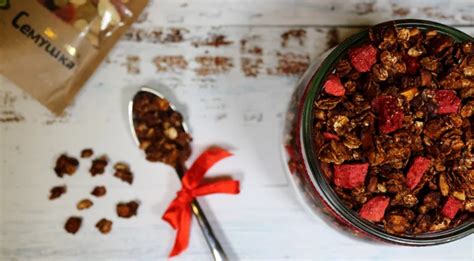 Гранола с клубникой и какао, пошаговый рецепт с фото от автора Rita Pirko