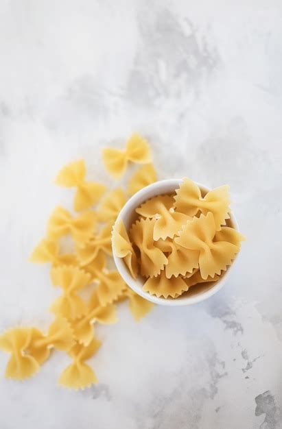 Pasta Farfalle Cruda Foto Premium