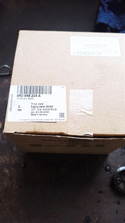 Порванный пыльник и сайлентблоки. — Volkswagen Touran (1G), 1,4 л, 2014 ...