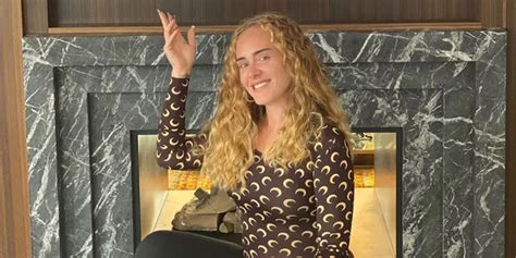 Adele Shows Off Bikini Photo Flaunts Flat Stomach And Causes Internet