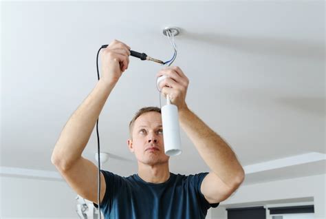 крепление подвесов к потолку: виды и способы монтажа