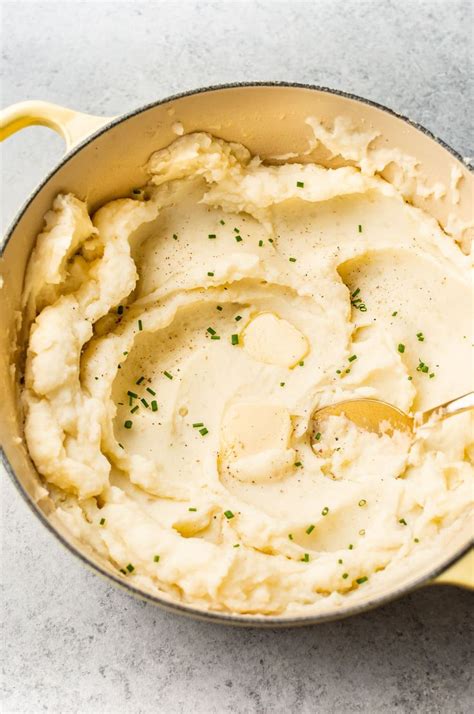 These Are The Best Easy Creamy Garlic Mashed Potatoes Everyone Will Want Seconds Of This Amaz