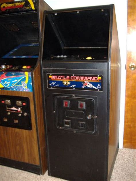 VidiotArcade.com © 2009 - Atari Missile Command Cabaret