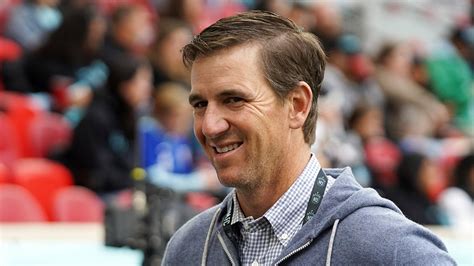 Eli Manning Fans Flames Of Tom Brady Rivalry After Legendary Qb Posts