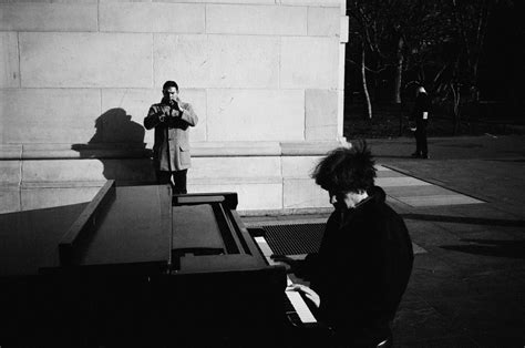 обои : Белое, Черный, монохромный, Уличный, тень, Сидящий, Фотография ...