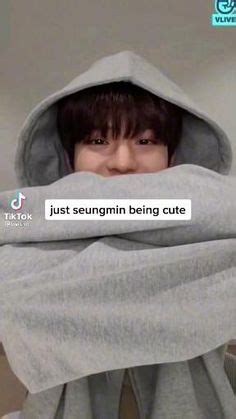 Seungmin you re laying için 7 fikir 2022 ünlüler kpop müzik grubu