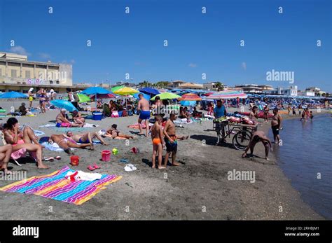 Ostia Italia De Agosto De Una Playa Libre En Ostia Un