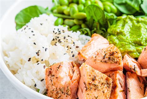 Poke Bowl Au Saumon Guacamole Et F Ves De Soja