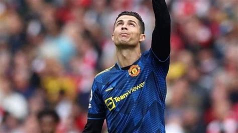 ASSISTA Cristiano Ronaldo do Manchester United dedica seu 100º gol