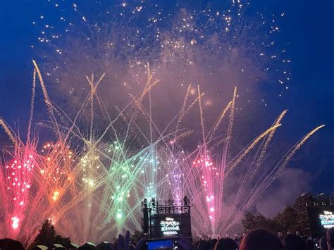 VIDEO Watch The Full ONE HOUR LONG Disney Fireworks Show Featuring