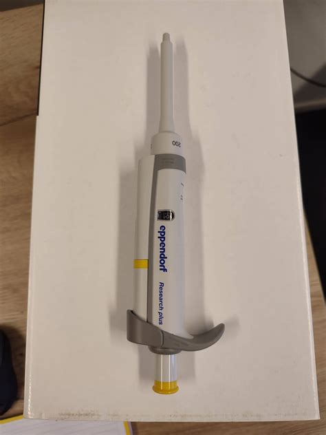Eppendorf Research Plus Fixed Volume 200 µl Pipette Labmakelaar Benelux