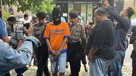 Ngamuk Dadanya Digerayangi Gadis Di Sidoarjo Nekat Tabrak Motor Pelaku