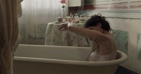 Naked Virgínia Cavendish in Através da Sombra