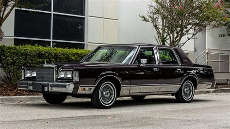 1988 Lincoln Town Car Signatures Series for Sale at Auction - Mecum ...