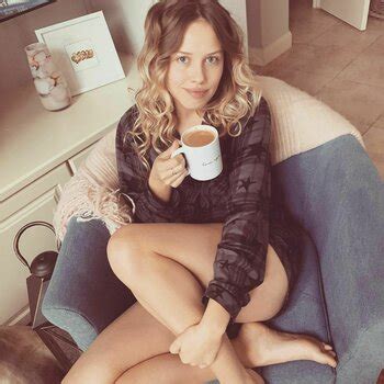 Gracie Dzienny Nude Leaks TheFappening