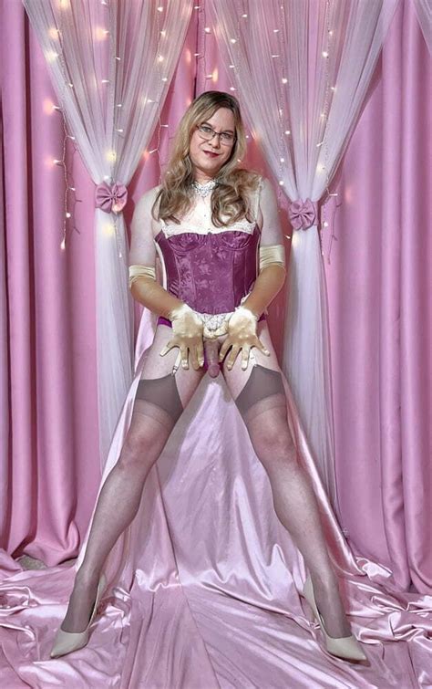 Joanie A Mature TV Models Her Purple Sabrina Bustier Photo 17 AShemaletube