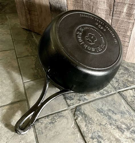 1025” Lodge Blacklock 49 Deep Skillet Outdoor Decor Charcoal