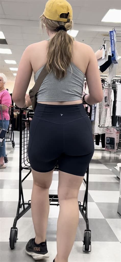 Milf Pawg With A Dumptruck Ass Spandex Leggings Yoga Pants Forum