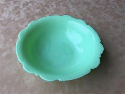 Vintage Mckee Jadeite Glass 85 Scalloped Edge Serving Bowl Mck Jadite Green Milk Glass