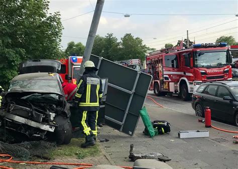 Feuerwehr Bochum Verkehrsunfall Mit Drei Verletzten Personen