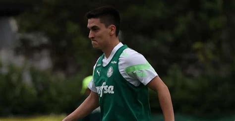 Atuesta Avan A Em Transi O F Sica E Participa De Treino Do Palmeiras